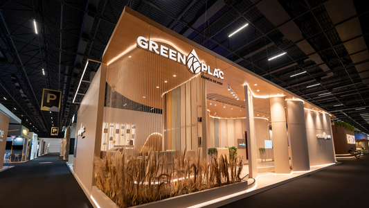 Greenplac doa estande da Expo Revestir para ONG